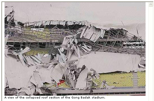 韓国業社参加マレーシア最新式競技場屋根、1年で崩壊