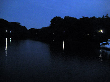 夕闇の井の頭公園